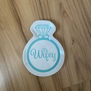 Wifey ring tray
